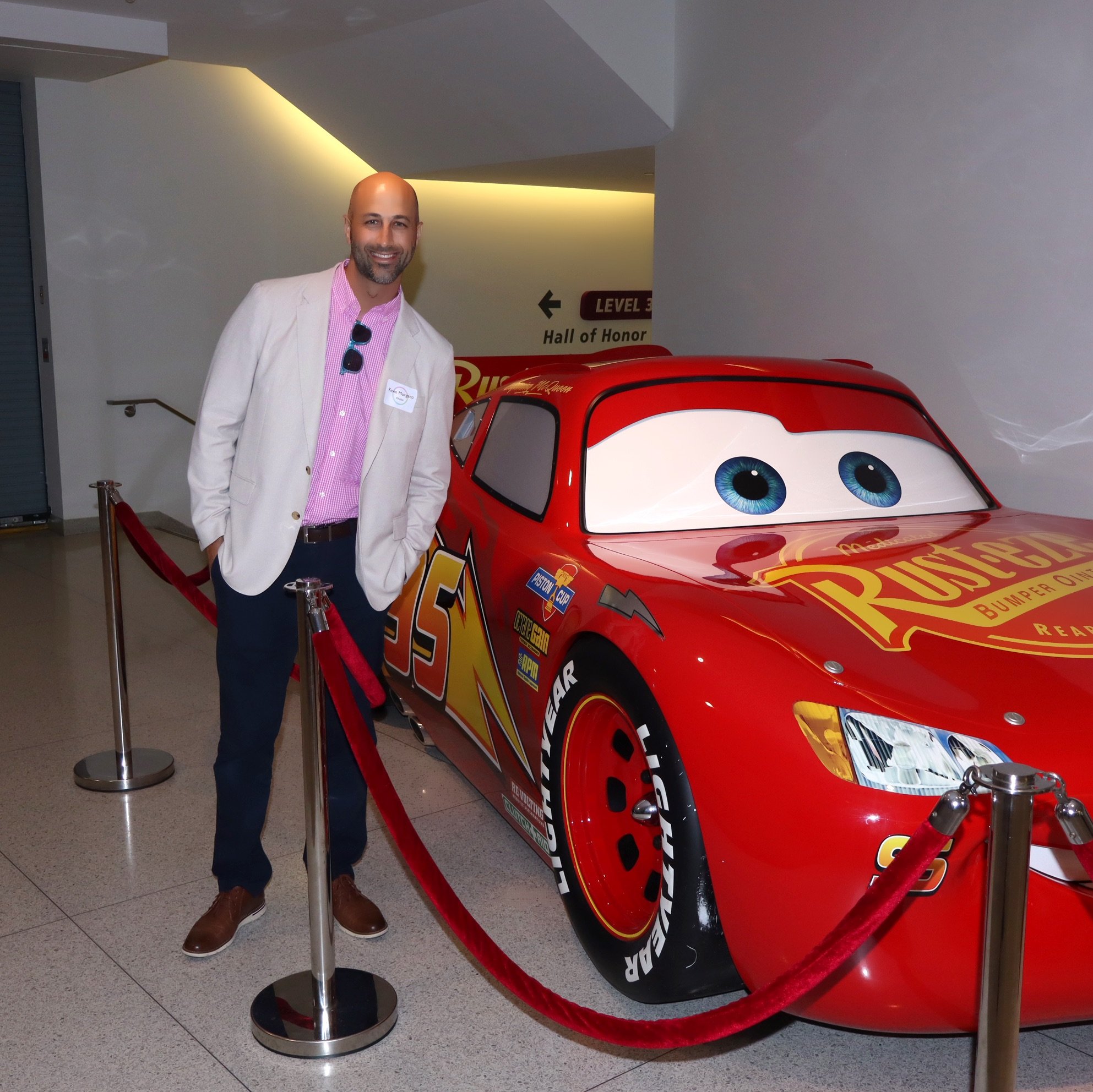Picture with a racecar at the Otelier HITEC party